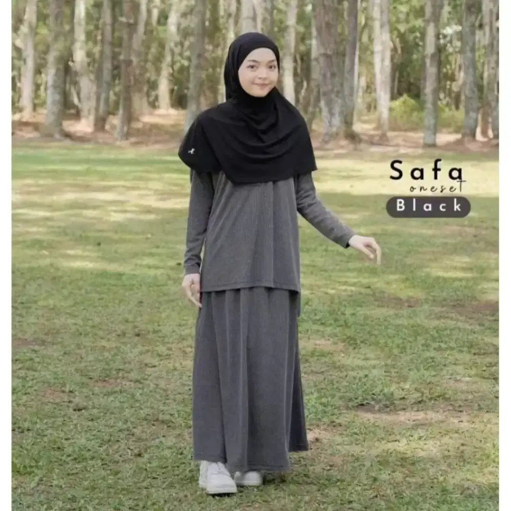 Preloved Safa Oneset Blouse Rok Rib Knit (Black) Ukuran M