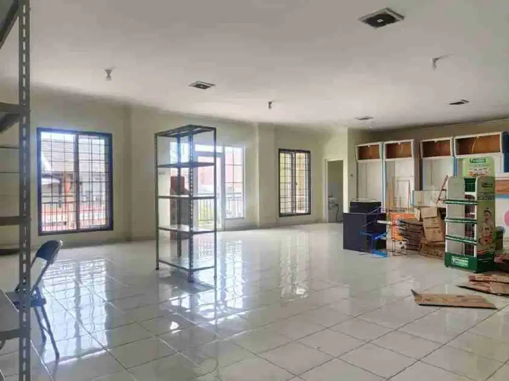 Dijual kantor dan gudang strategis sudah dilengkapi dgn lift barang cocok untuk usaha dan investasi