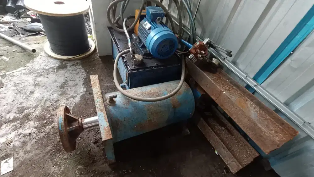 Mesin Hidrolik /Mesin pembuat Tiang Besi Telekomunikasi