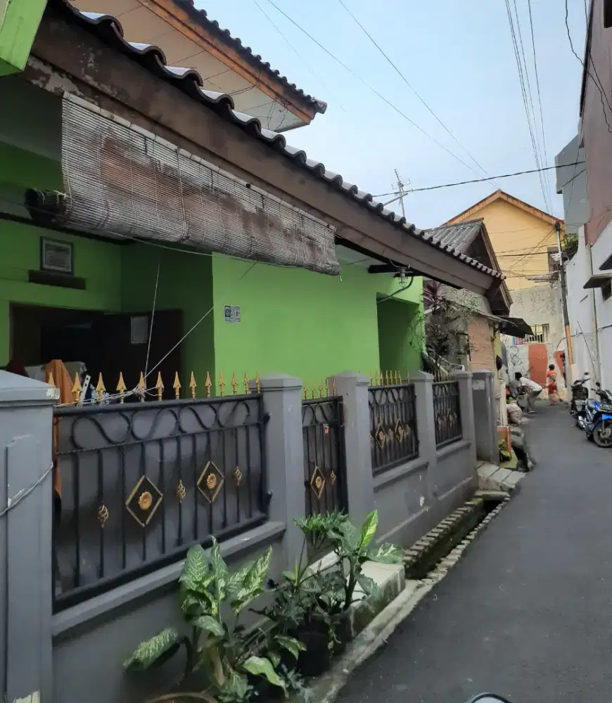 Rumah 2 lantai di utan kayu selatan jakarta timur