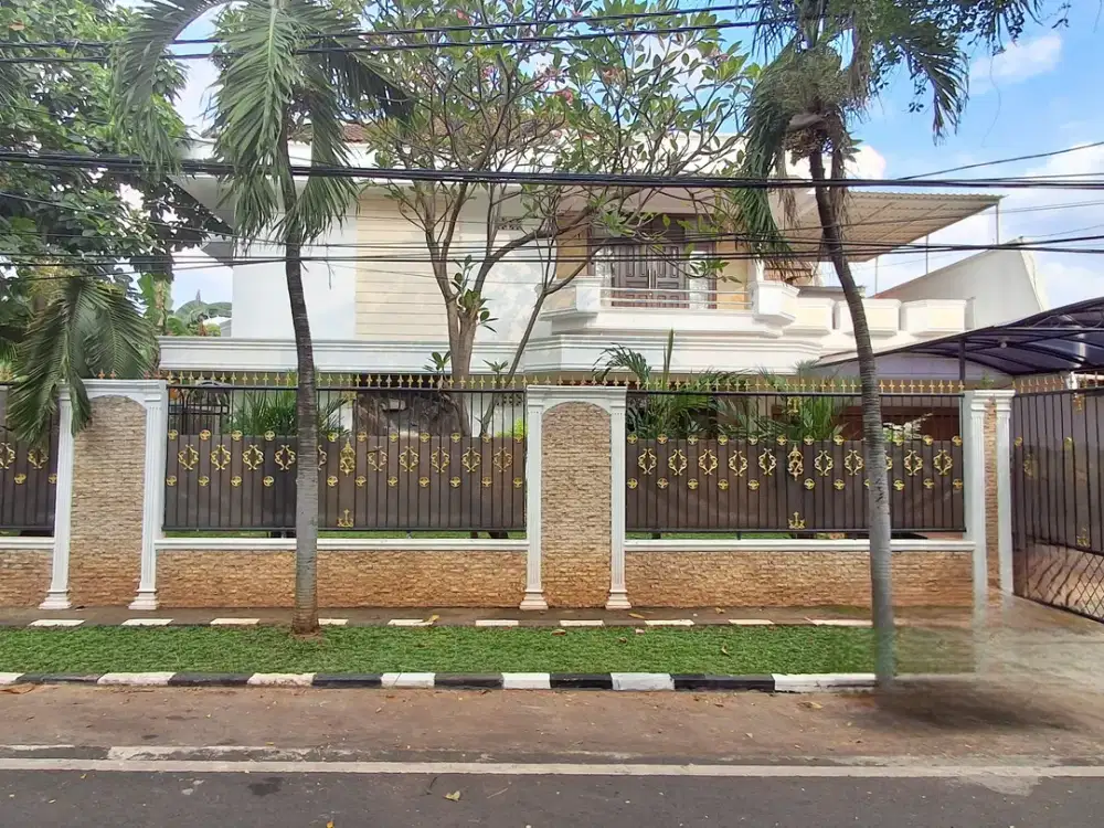 Jual Cepat Rumah Besar dan Nyaman Full Furnish Di Duren Sawit S8956