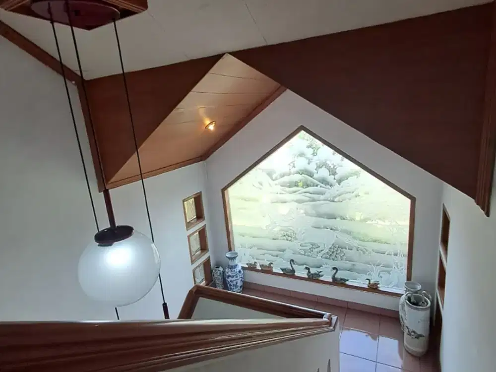 Rumah Vintage Wood Cozy View City di Awiligar