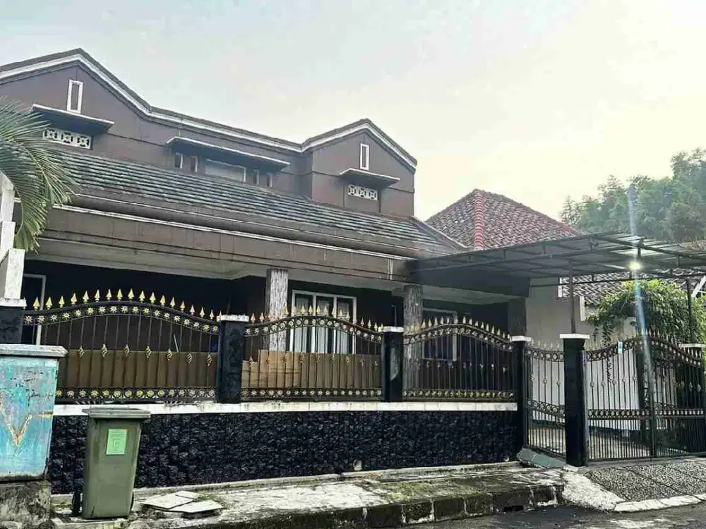 dijual rumah mewah nyaman LT 180 LB 270 di komplek perumahan cikunir dekat akses LTR