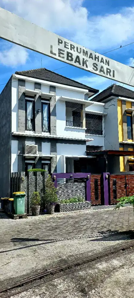 Rumah Cantik Modern Tropis Minimalis di Lokasi Strategis Pusat Kota
