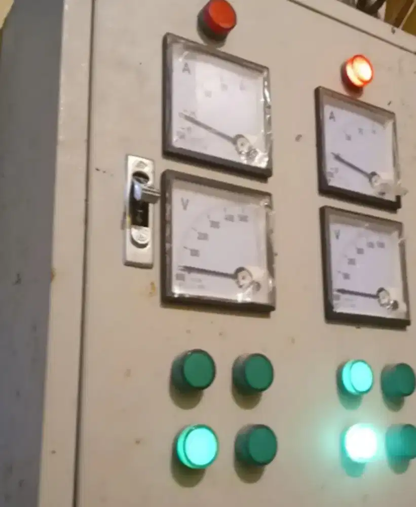 Tukang instalasi listrik panggilan