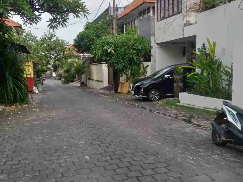 Buc tanah 240m2 lebar 12mtr kaw elit dkt seminyak jl8mtr paving