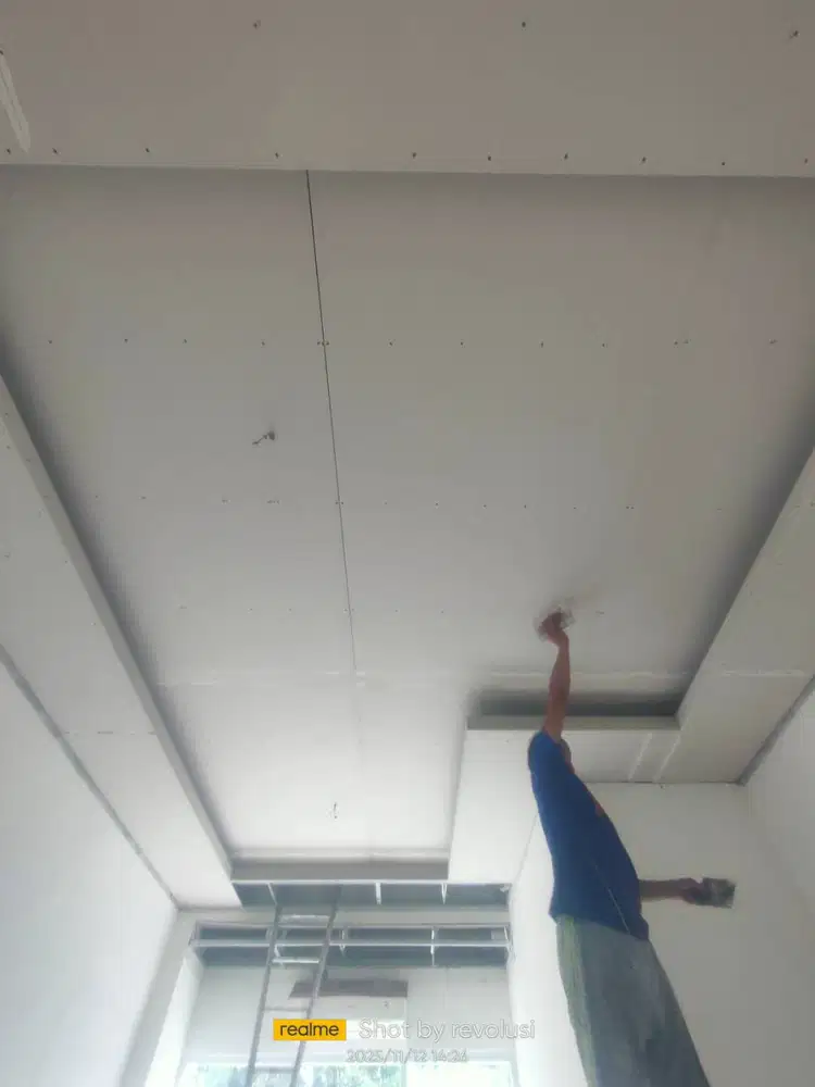 Dekorasi kantor penyekat ruangan molding dinding menghias