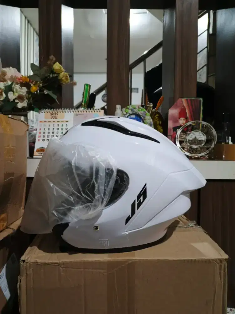 HELM MLA J5 WARNA PUTIH, KONDISI NEW