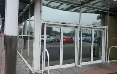 Jasa Pemasangan Sticker Kaca Film Gedung - Kaca Film One Way