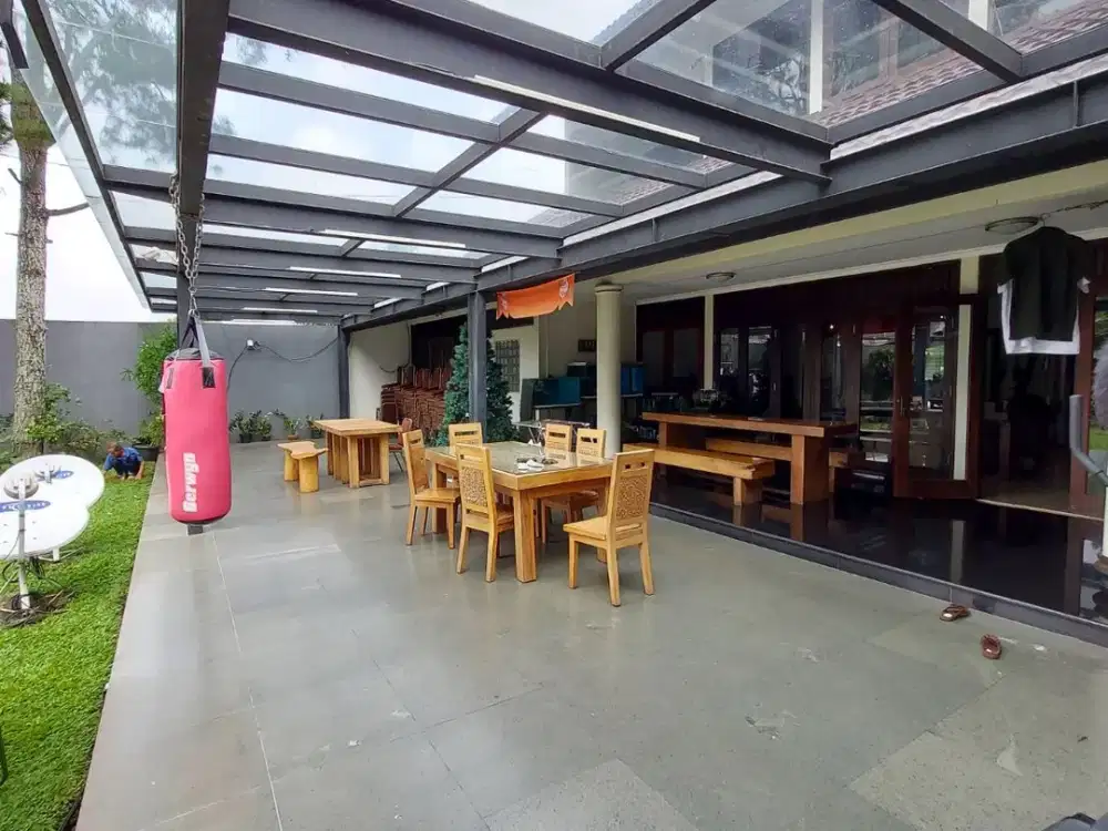 Rumah Mewah Asri Adem Strategis di Sutami dekat Mall PVJ Bandung