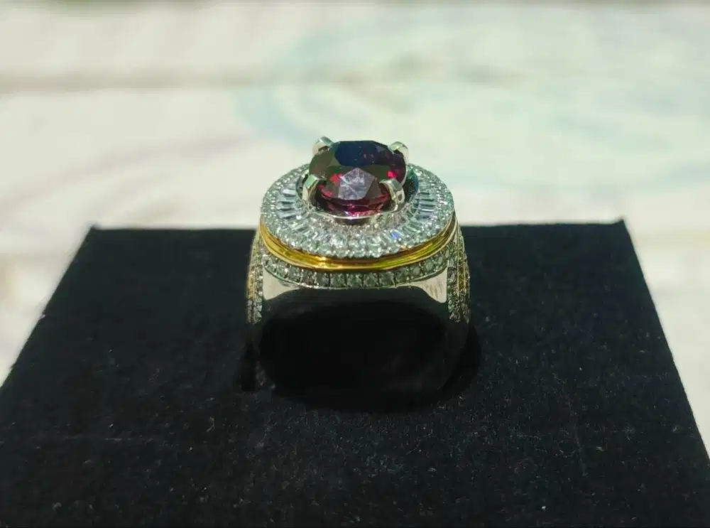 Rhodolite(Pyrope-Almandite Garnet) Malawi