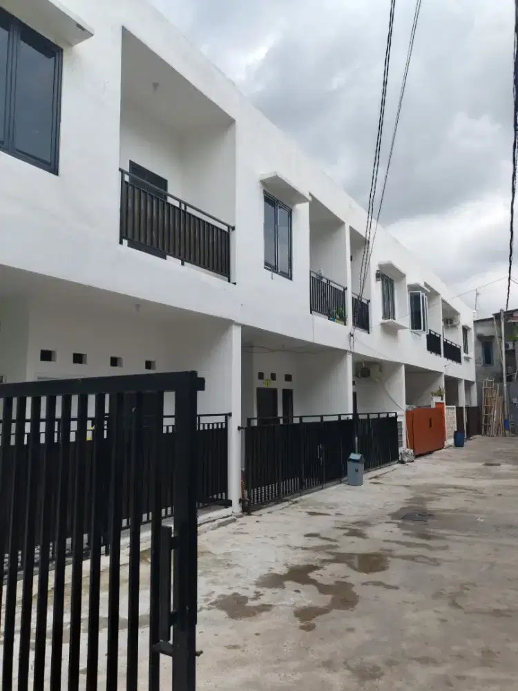 Rumah Dijual 2 Lt pinggir Jalan Sumarno Cakung Jakarta Timur