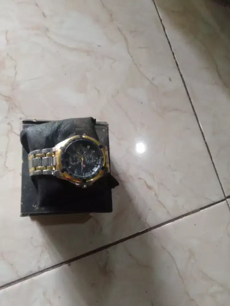 Jam tangan blom di pakai harga 300000