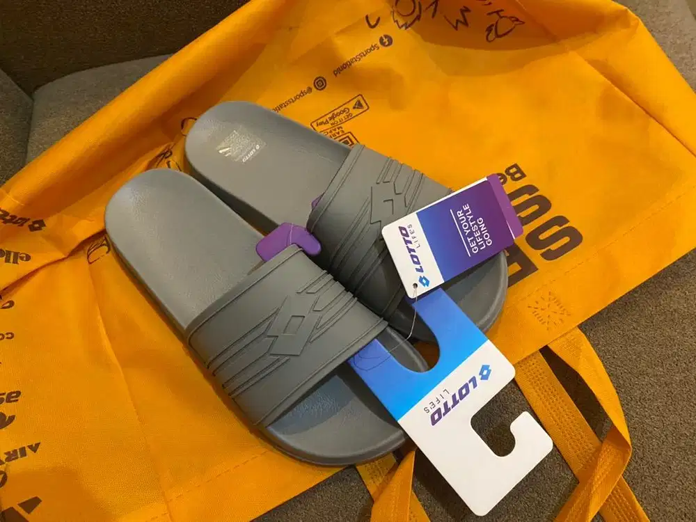 Sendal casual lotto size 44 masih baru kebesaran