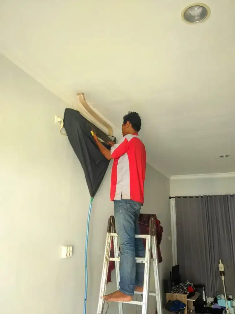 SERVICE AC, PERBAIKAN AC NETES TDK DINGIN,ISI FREON BONGKAR PASANG