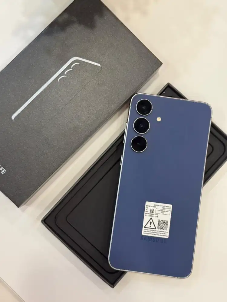 Samsung Galaxy S25 FE free galaxy buds core