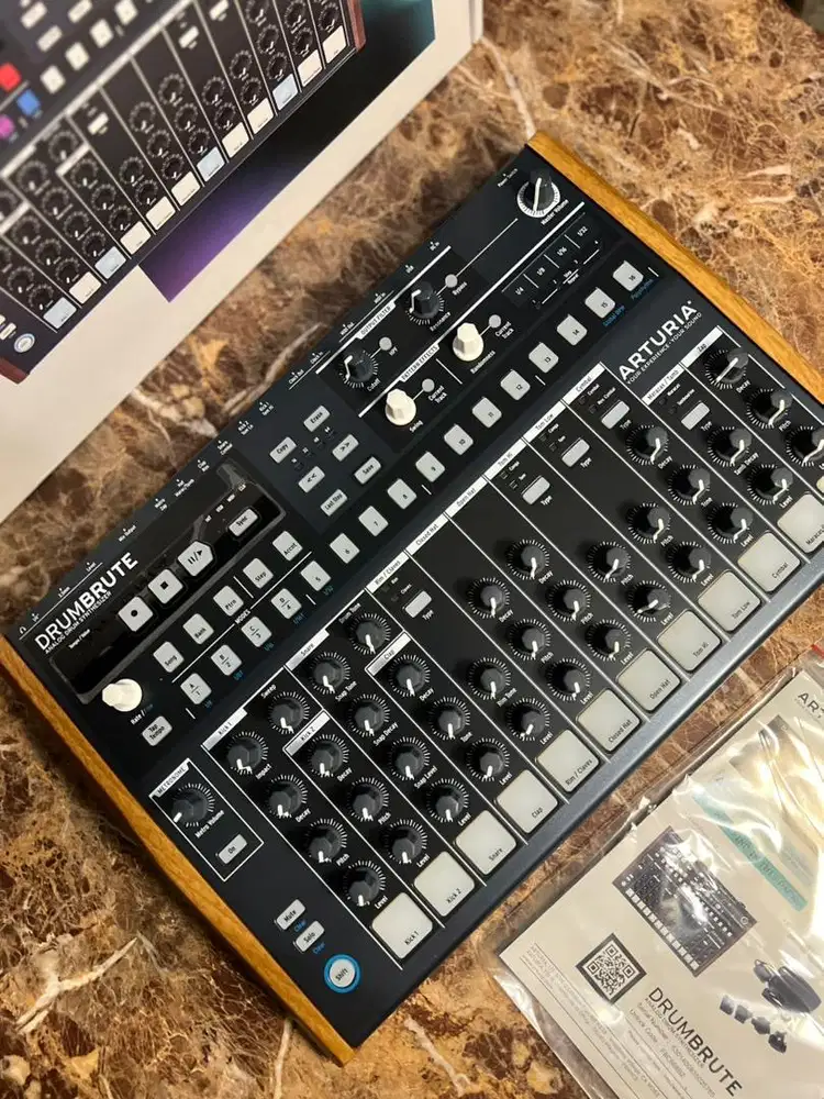 Arturia Drumbrute - Analog Drum Synthesizer