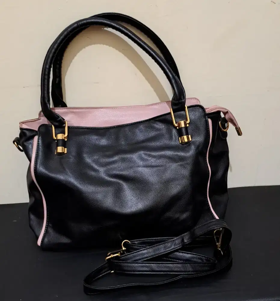 Tas wanita hitam pink