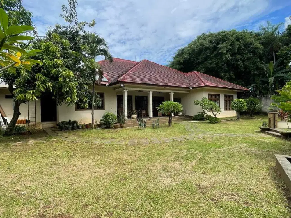 Dijual Rumah dengan Halaman Luas di Ragunan Jakarta Selatan