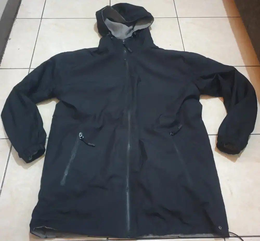 Jaket raincoat black