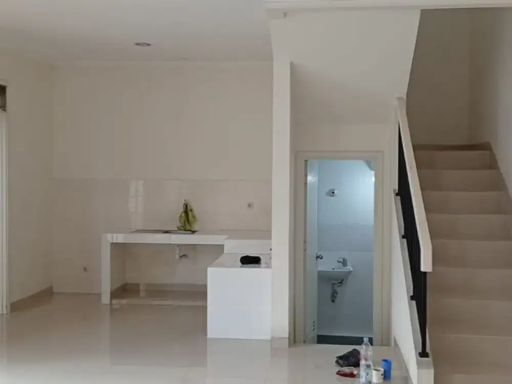 SEWA / JUAL RUMAH BAGUS SEMI-FURNISHED DI SUVARNA SUTERA CLUSTER HELIOS CIKUPA TANGERANG