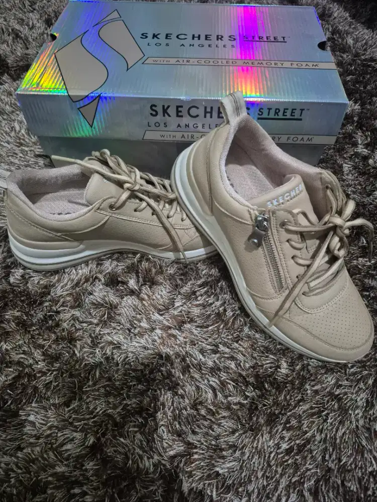 Sepatu Skechers Size 39