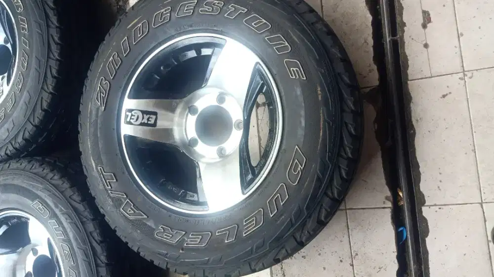 Excel Rally 15 x 7 in ET -13 Ban kondisi 99.99%