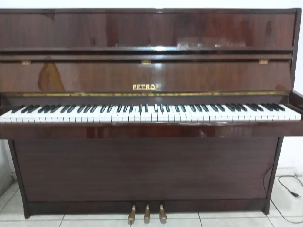 Upright Piano Petrof