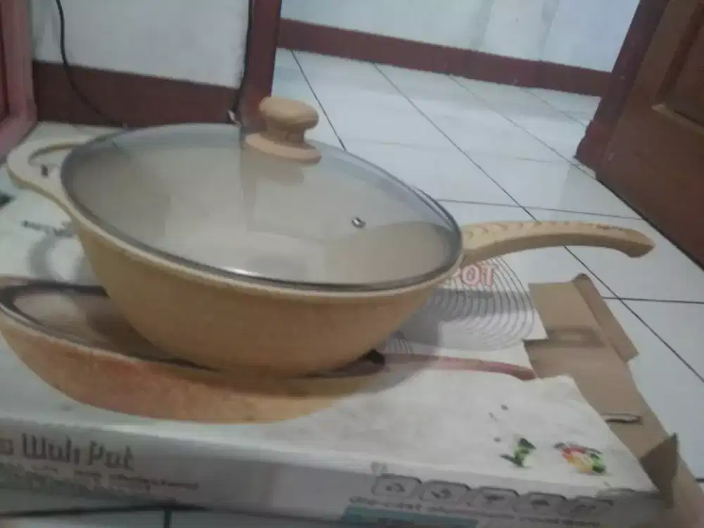 Wajan keramik ukran 30 anti lengket like new