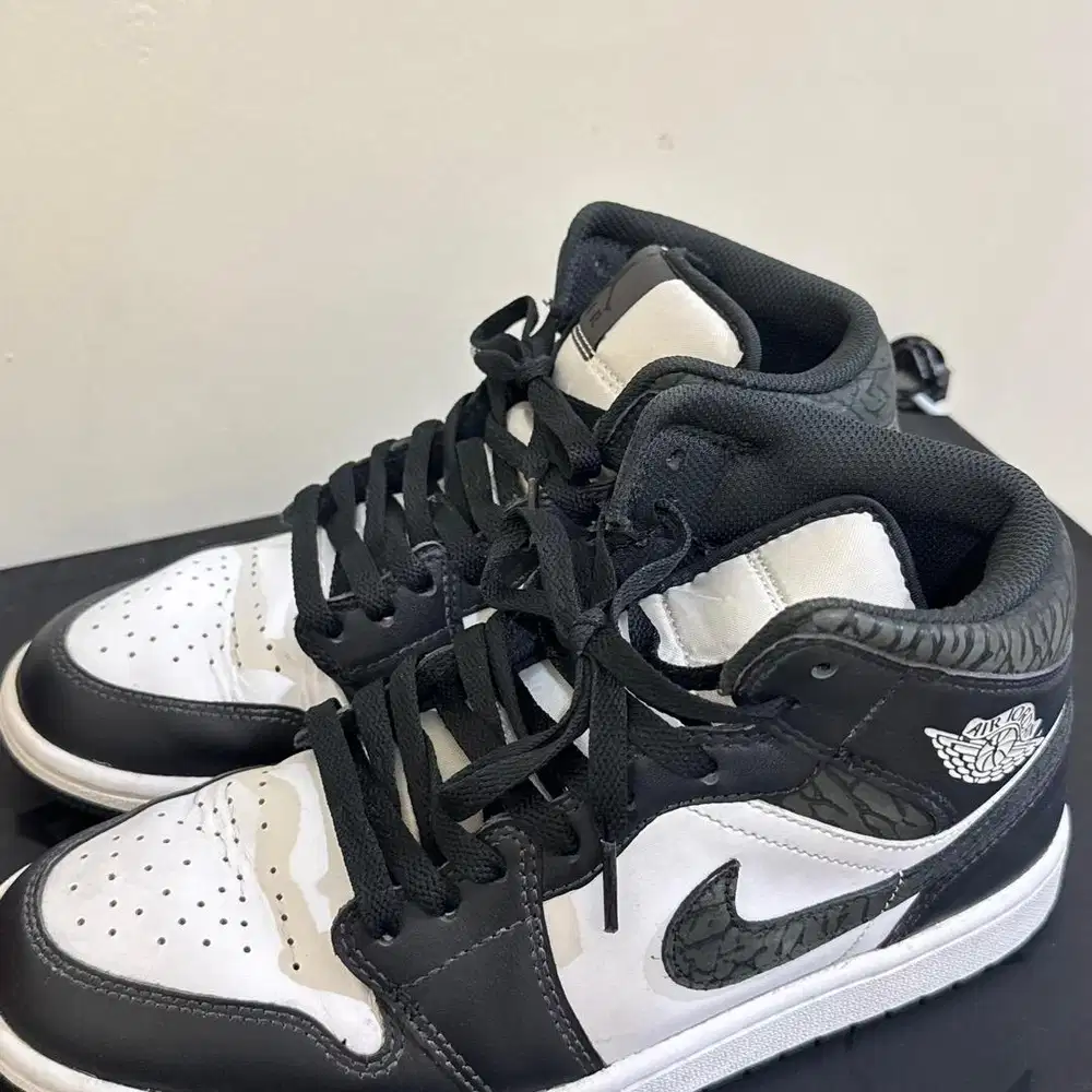 Air Jordan 1 Mid Panda Elephant 100% Authentic Size 41