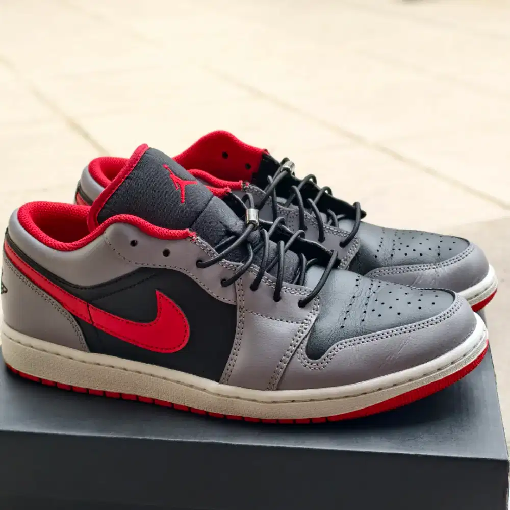 Sepatu Basket pria Jordan 1 low Original Foot Locker