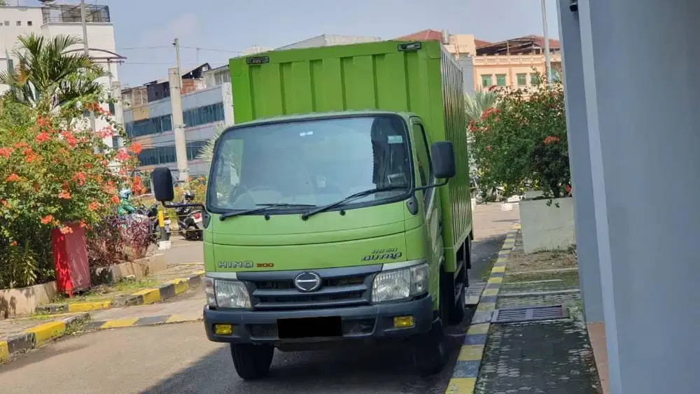 Hino Dutro 110SD 110 SD Box Besi Manual Hijau 2017 Terawat