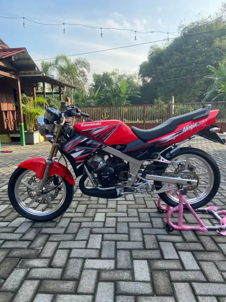 kawasaki ninja ss th 2013 asli merah ferarri
