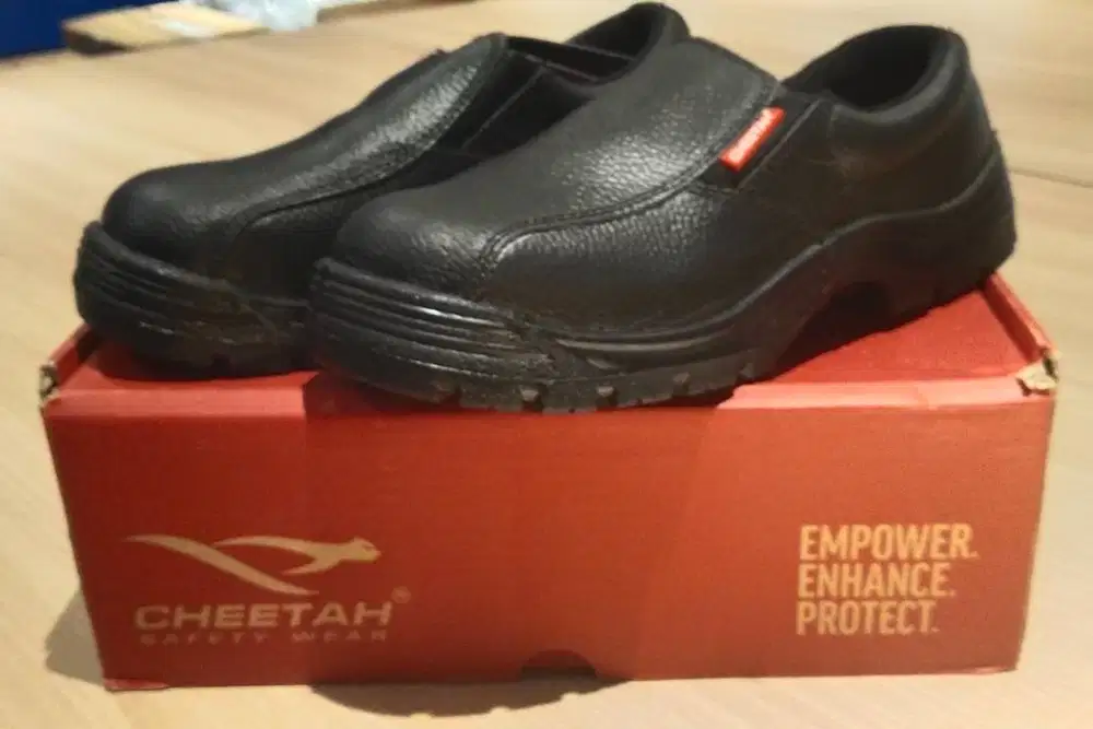 Sepatu Kerja Cheetah 3001 H / Revolution Safety Shoe