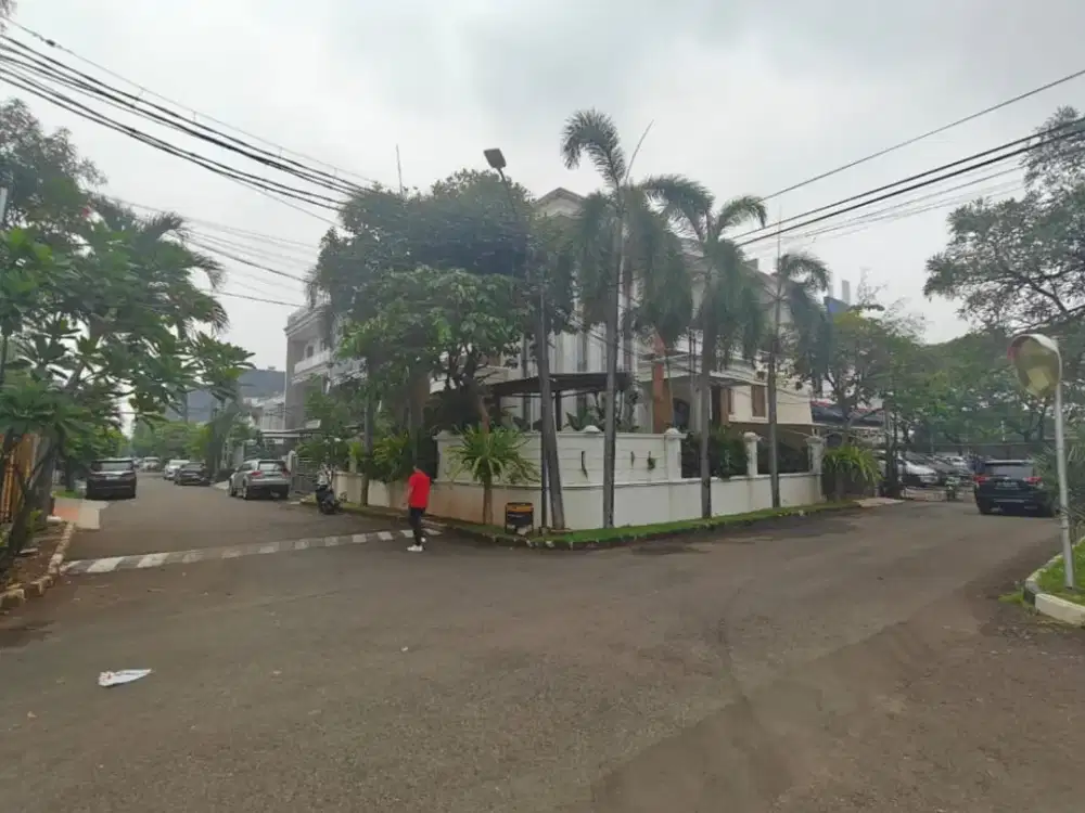Jual / Sewa rumah Gading Kirana Kelapa Gading 329m 2 lantai, jalan lebar