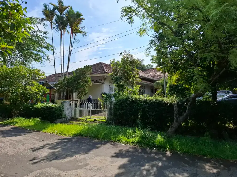 Rumah eks kolonial belanda diarea kambang iwak