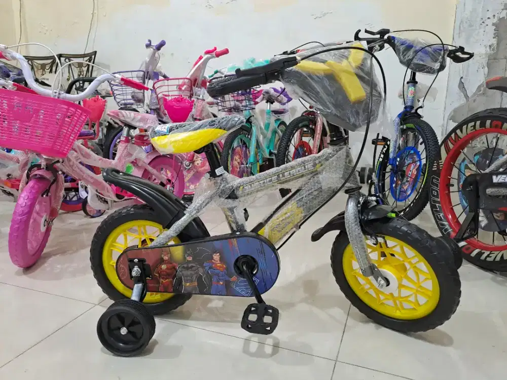 Sepeda anak cowok 12inci (tebeng ada musik n lampu)