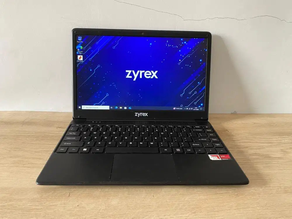 Jual Laptop Zyrex Amd A9 Ram 4 gb Ssd 128 gb masih bagus normal