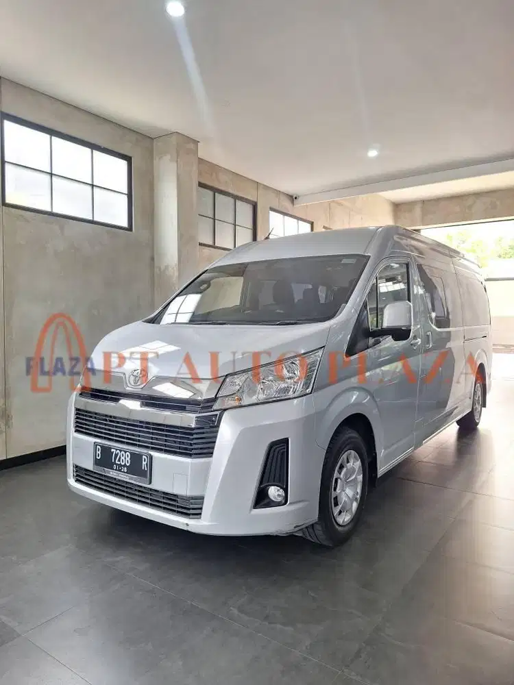 TOYOTA HIACE 2.8 PREMIO MANUAL 2020 SILVER