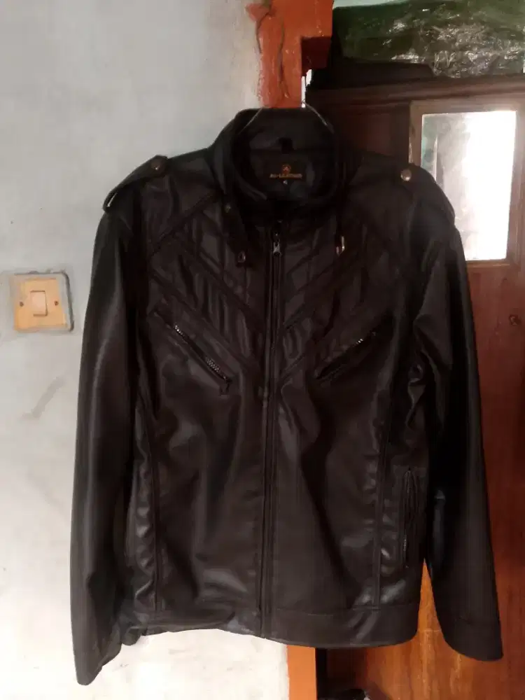 Jaket kulit masih bagus