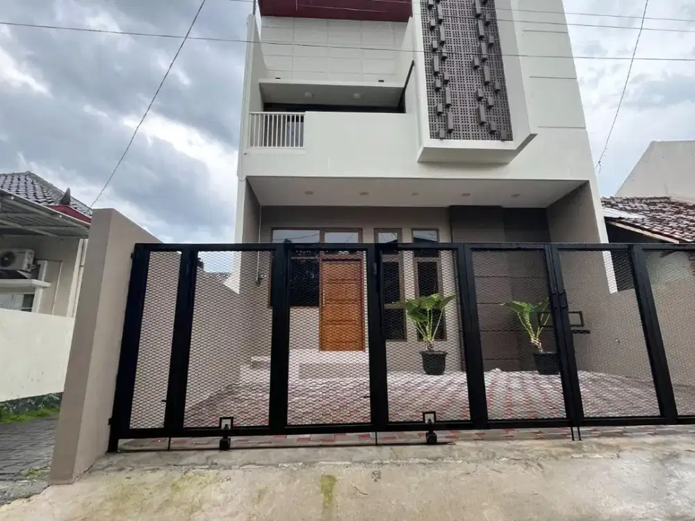 (BU) Rumah Depan Pakuwon Mall Jogja