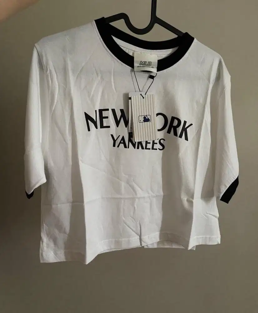 Kaos wanita crop MLB