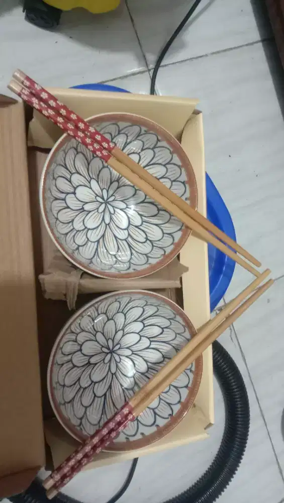 Mangkok cantik dan sumpit 2 pasang