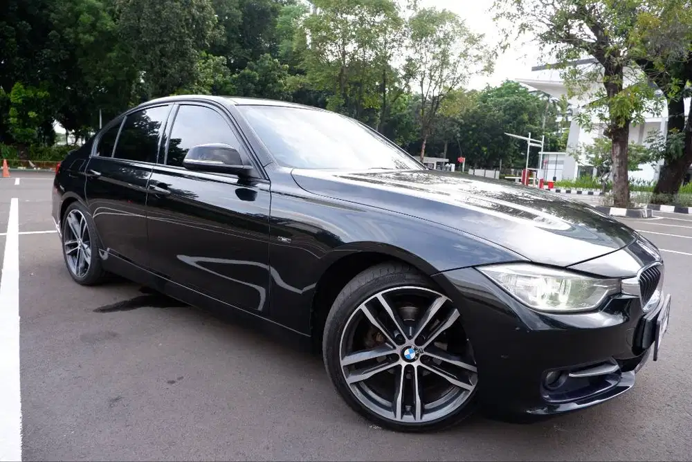 BMW 320i F30 SPORT 2014