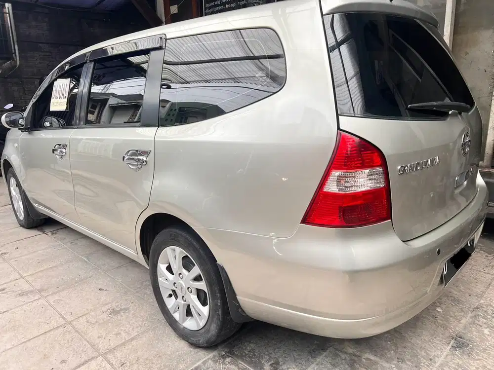 Nissan Grand livina 2011 Bensin