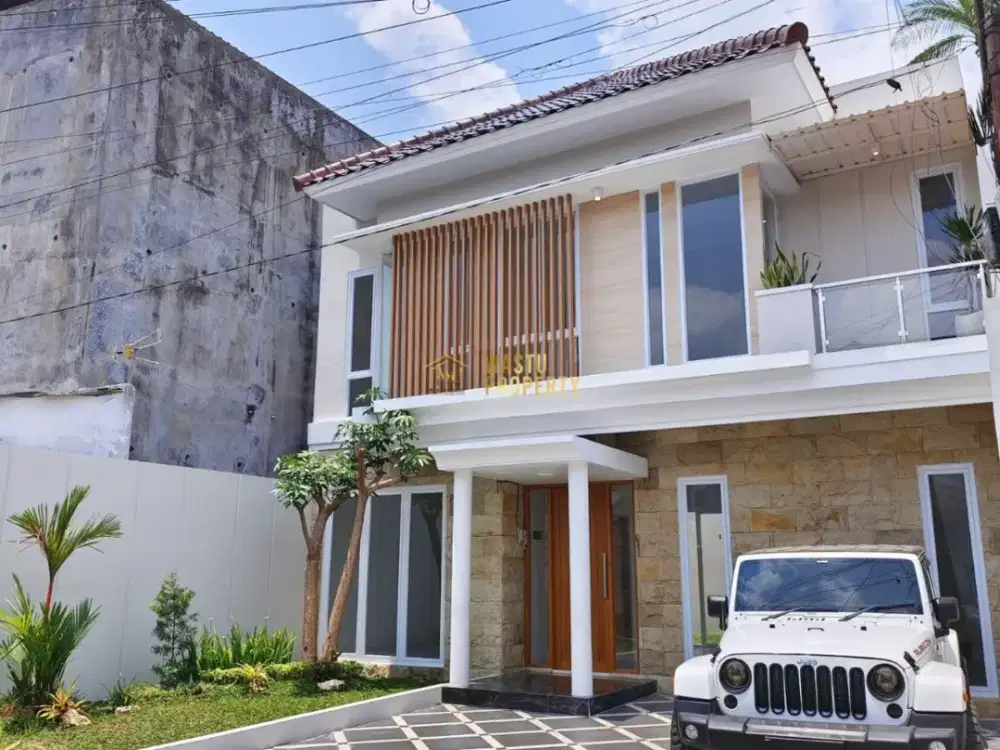 RUMAH MEWAH 2 LANTAI, 5 MENIT DARI SLEMAN CITY HALL