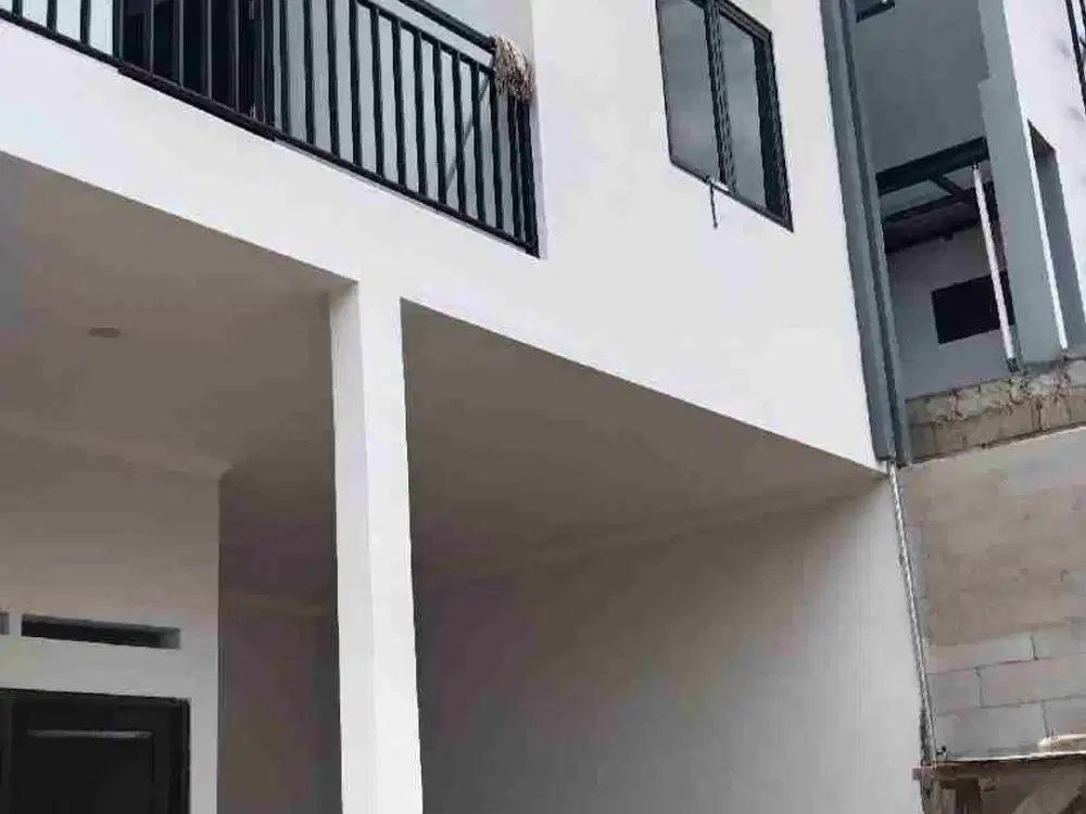 di jual rumah 2 lantai masuk mobil bisa KPR di sawangan Depok