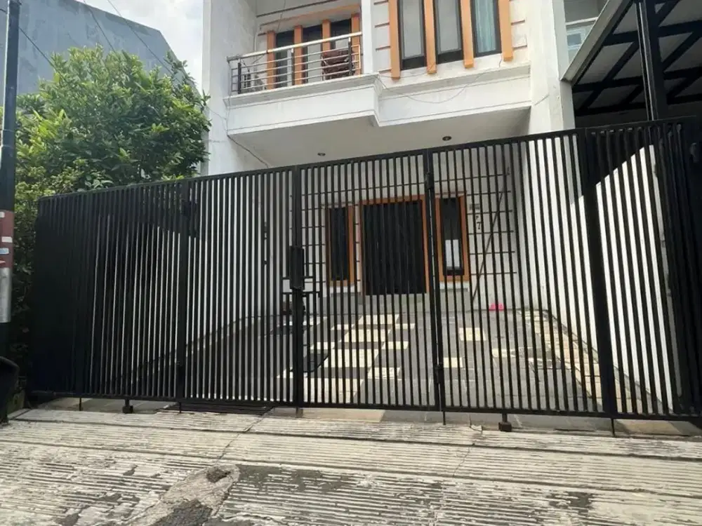 Rumah siap huni Cengkir Barat Kelapa Gading 6x17m 3 lantai, tinggi dari jalan