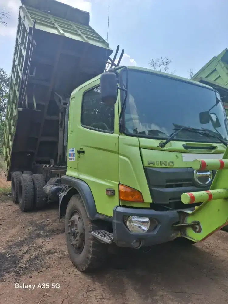 Dump truck Hino lohan tahun 2021