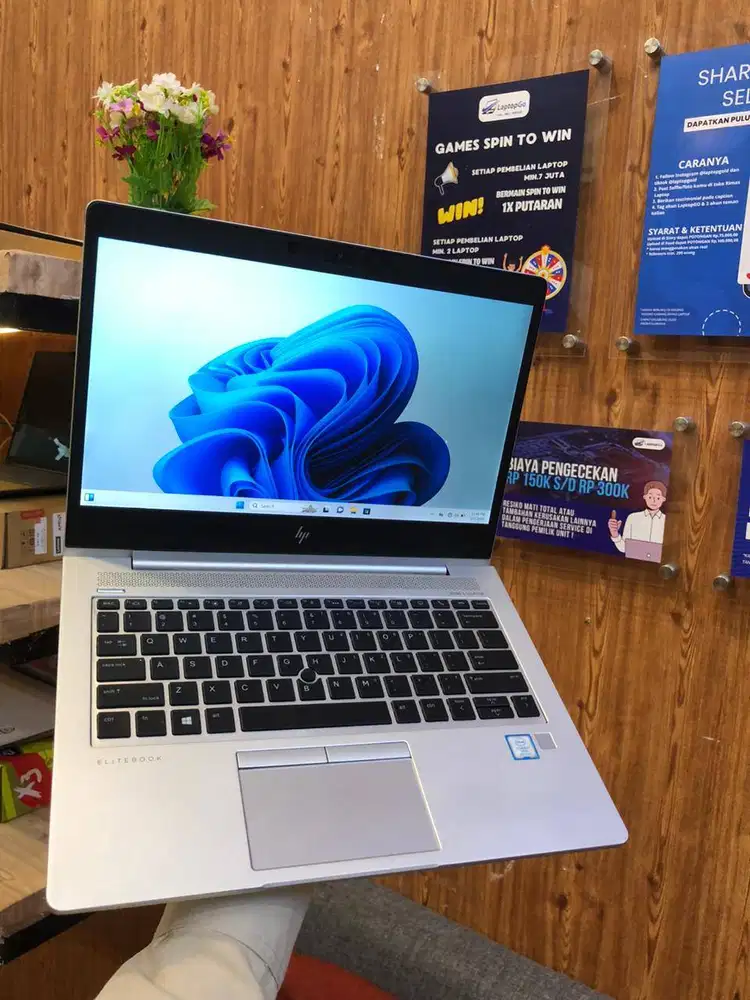 HP ELITEBOOK CORE I7 RAM 16/256GB INTEL GRAPHIC 620 BEKAS SECOND